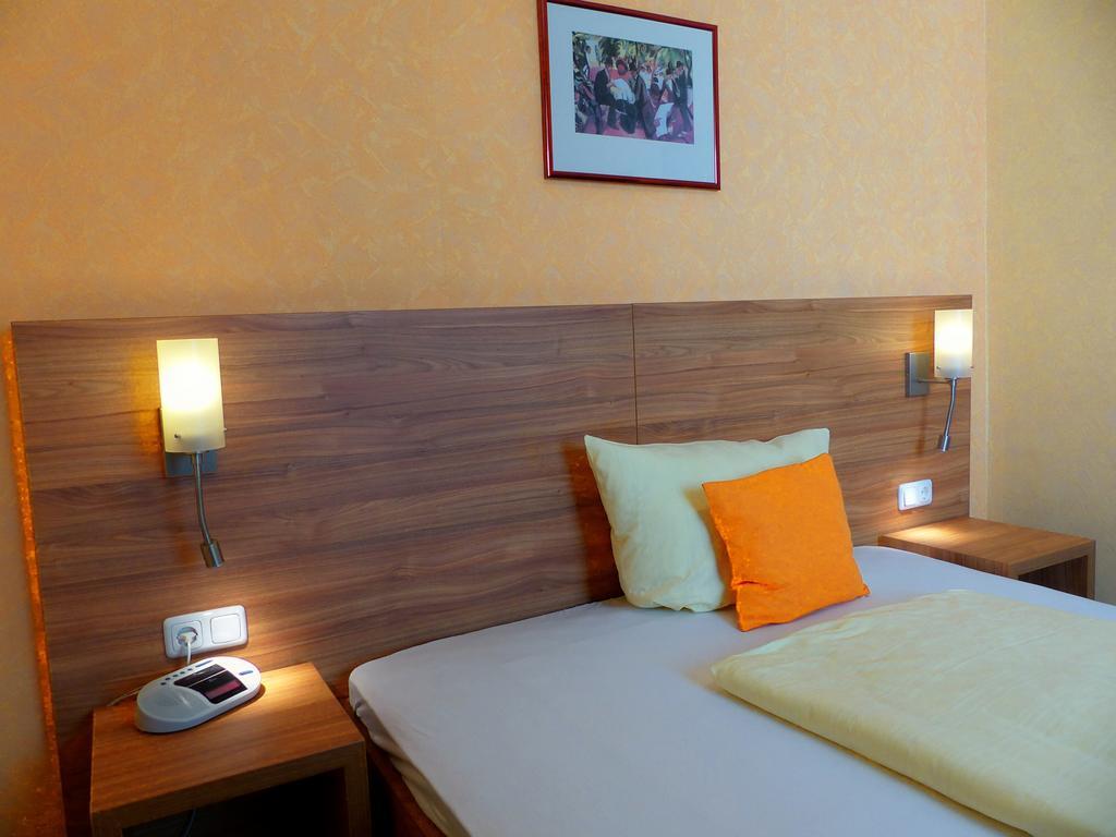 Hotel Zur Lindenau Rüdesheim am Rhein Pokoj fotografie