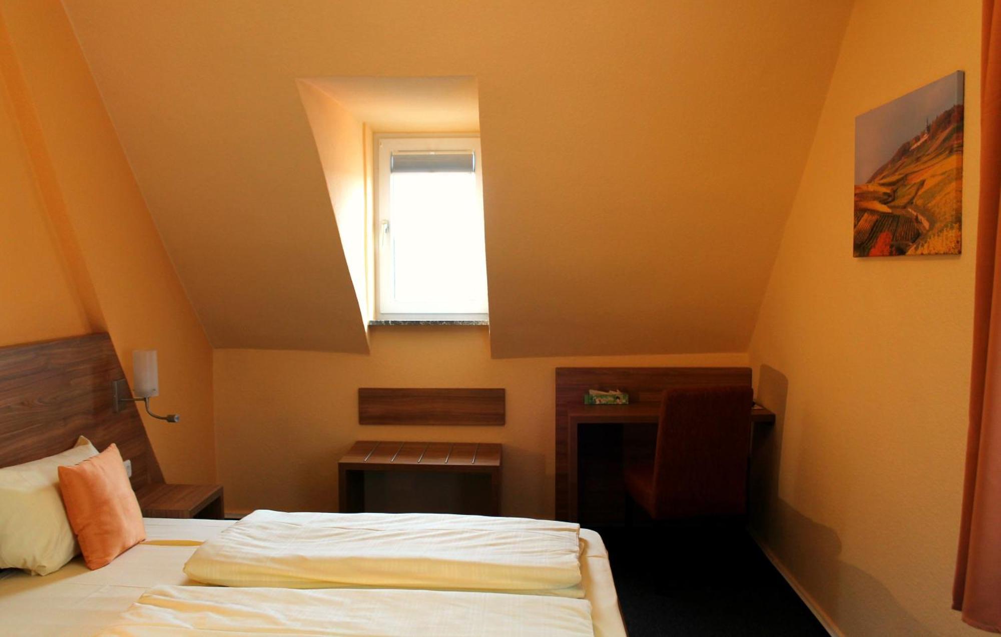 Hotel Zur Lindenau Rüdesheim am Rhein Pokoj fotografie