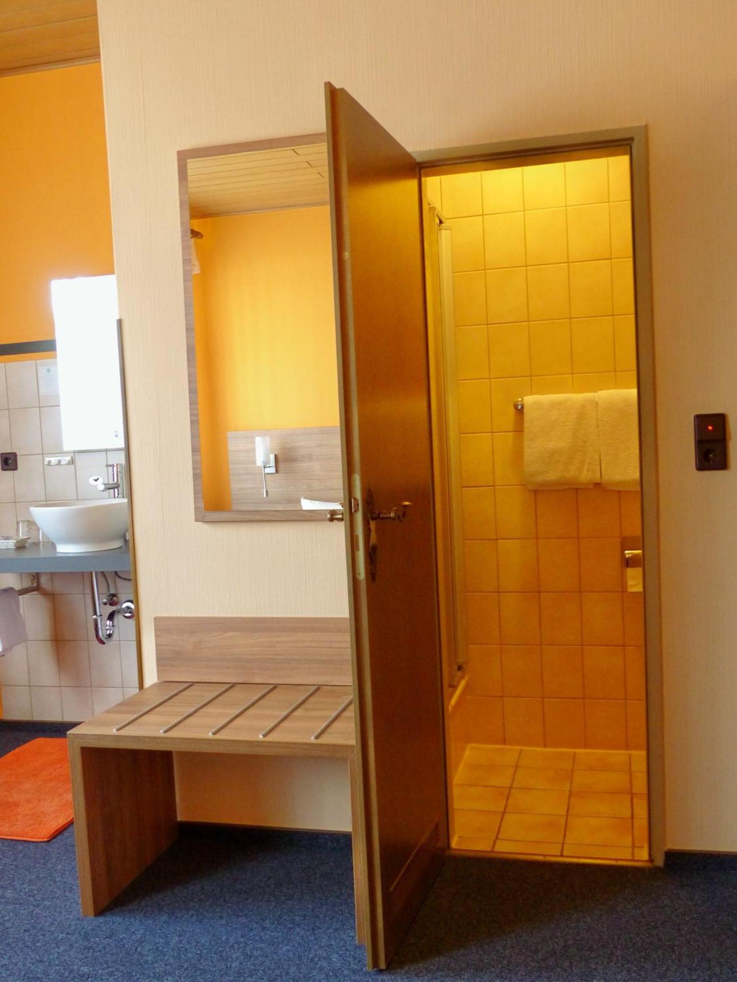 Hotel Zur Lindenau Rüdesheim am Rhein Pokoj fotografie